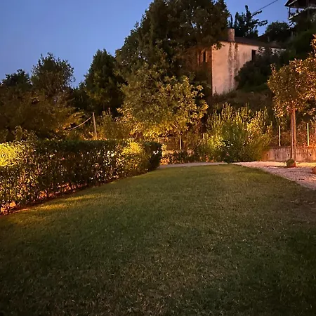 La Casa Tzortzina * Kókkinon Nerón