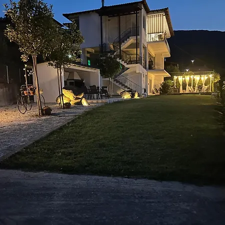 La Casa Tzortzina Case de vacanță Kókkinon Nerón