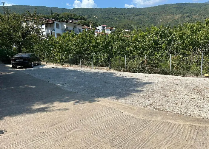 La Casa Tzortzina Case de vacanță