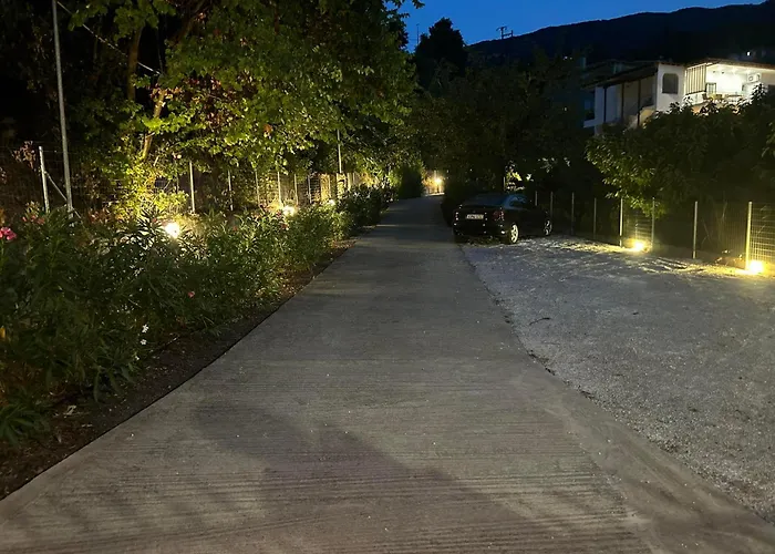 La Casa Tzortzina Kókkinon Nerón