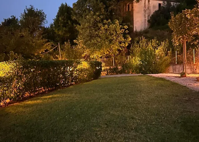 La Casa Tzortzina * Kókkinon Nerón