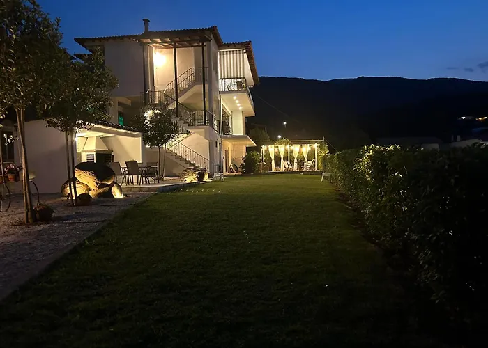 La Casa Tzortzina Case de vacanță